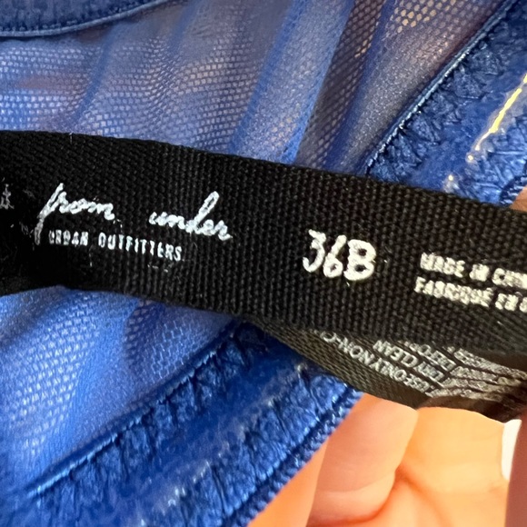 Urban Outfitter’s Convertible Bra - Picture 7 of 8